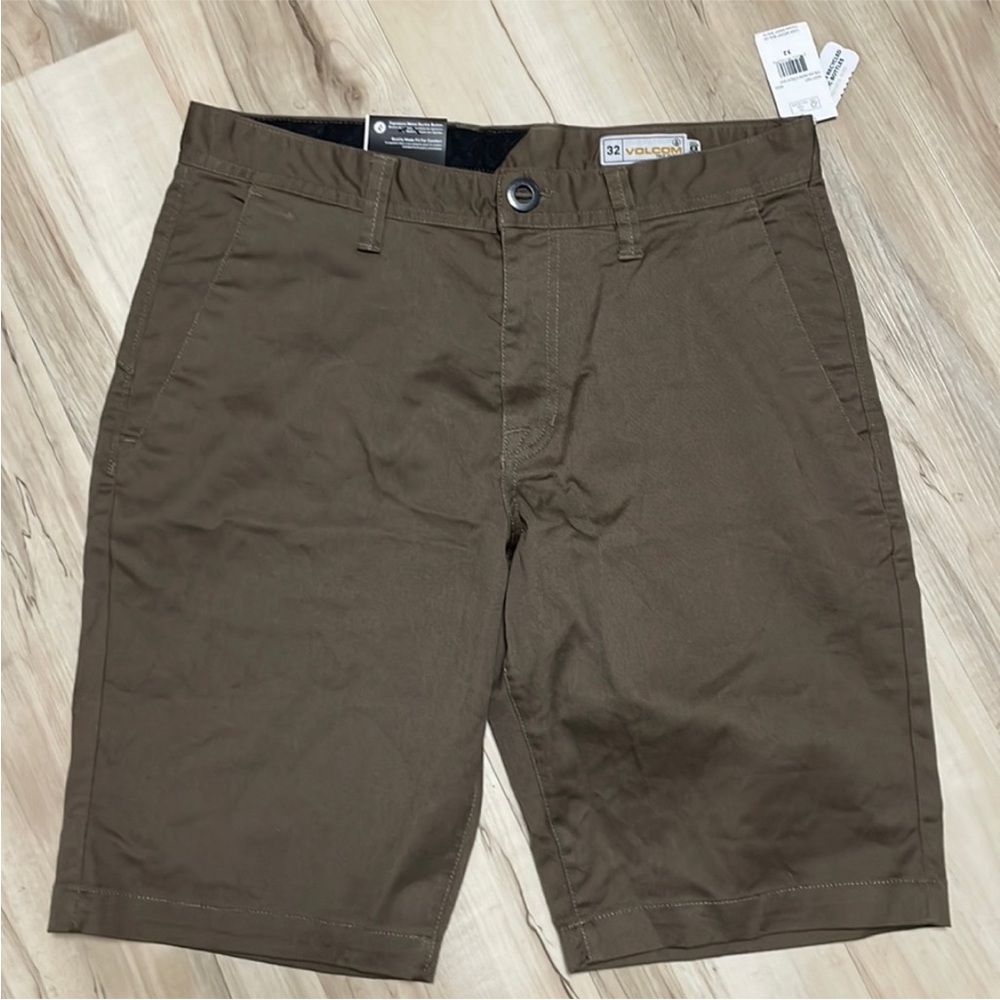 Volcom modern straight shorts size 32